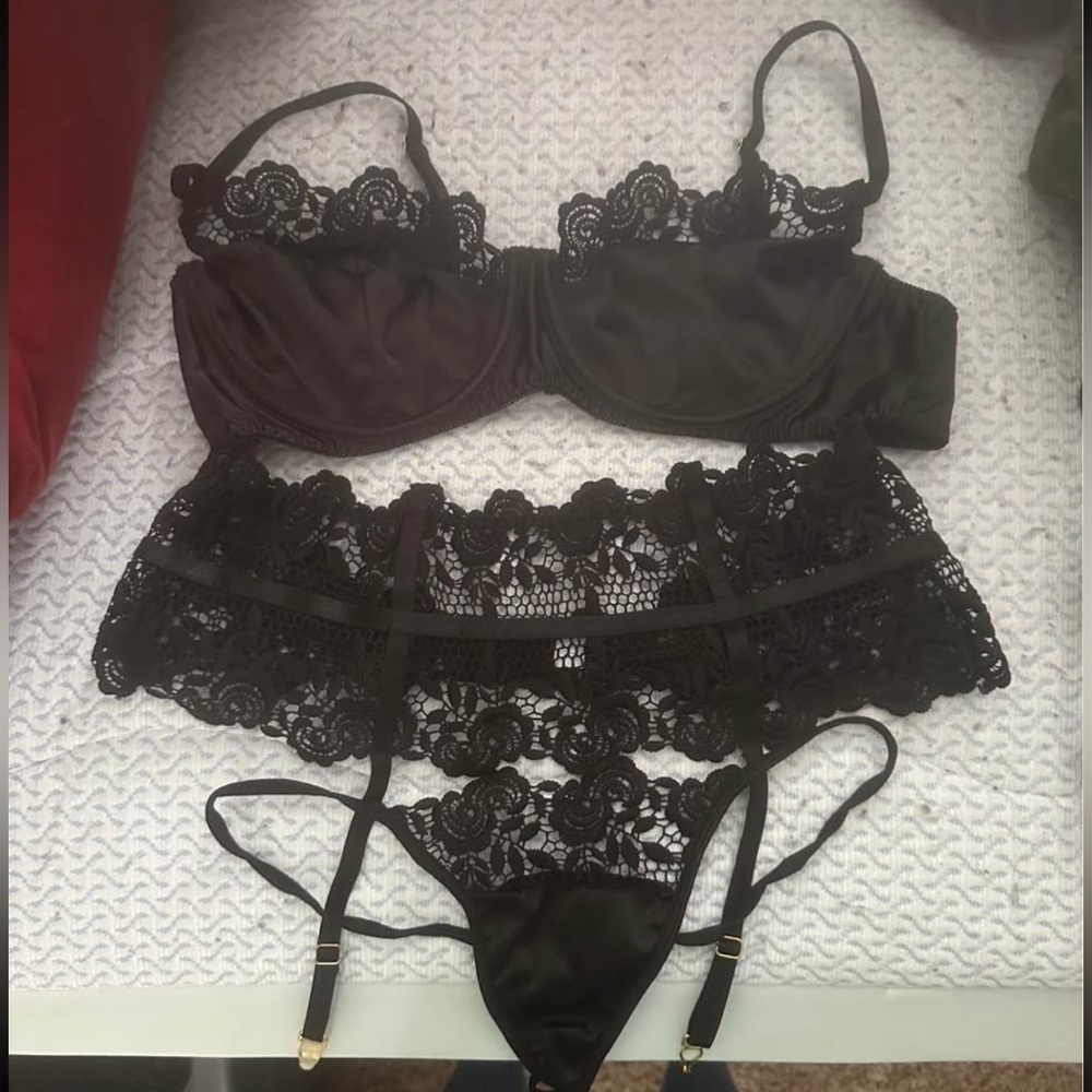 Roma Black Garter Set